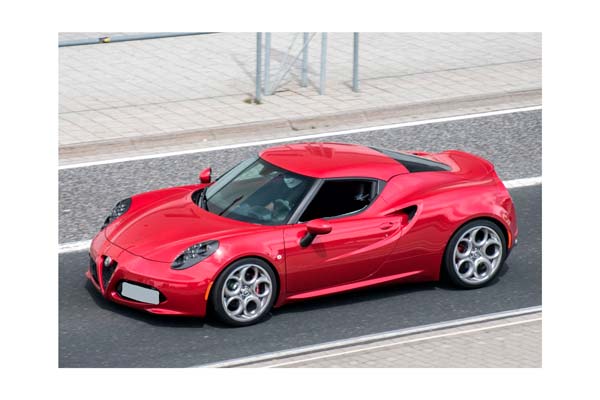 ALFA ROMEO 4C ROSSO COMPETIZIONE / АЛЬФА РОМЕО 4К КОМПЕТИЦИОНЕ 1:18 КРАСНЫЙ