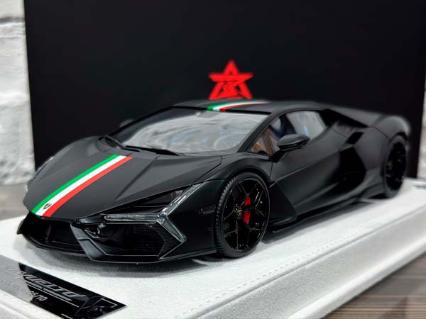 LAMBORGHINI REVUELTO MATT BLACK/ITALIAN STRIPE / ЛАМБОРГИНИ РЕВУЭЛЬТО ЧЕРНЫЙ МАТОВЫЙ/ИТАЛИИ ПОЛОСА