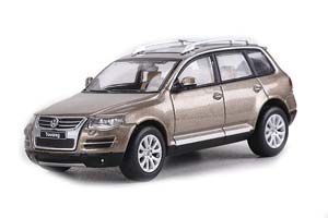 VW VOLKSWAGEN TUAREG TDI BROWN / ФОЛЬКСВАГЕН ТУАРЕГ КОРИЧНЕВЫЙ (ДЛИНА 7-10 СМ)