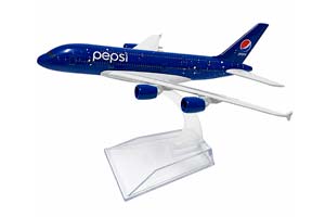 AIRBUS 380 PEPSI / ЭЙРБАС 380 В РАСКРАСКЕ ПЕПСИ НА ПОДСТАВКЕ  (ДЛИНА 16СМ)