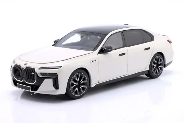 BMW I7 M70 2024 WHITE METALLIC / БМВ 7-Я СЕРИЯ БЕЛЫЙ