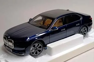 BMW I7 (7ER) BLUE 1:18 MINICHAMPS