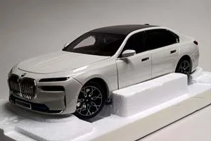 BMW I7 (7ER) WHITE 1:18 MINICHAMPS