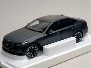 BMW I5 2023 MATT GREY 1:18 MINICHAMPS