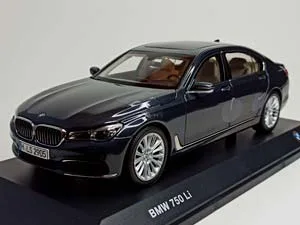 BMW 750 LI (G12) SOPHISTO GREY 1:18 ДИЛЕР
