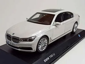 BMW 750 LI (G12) MINERAL WHITE 1:18 ДИЛЕРСКИЙ