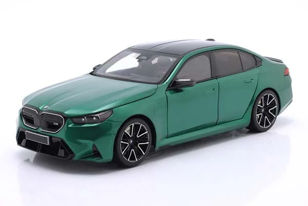 BMW M5 YEAR 2024 GREEN METALLIC / БМВ M5 ЗЕЛЕНЫЙ МЕТАЛЛИК
